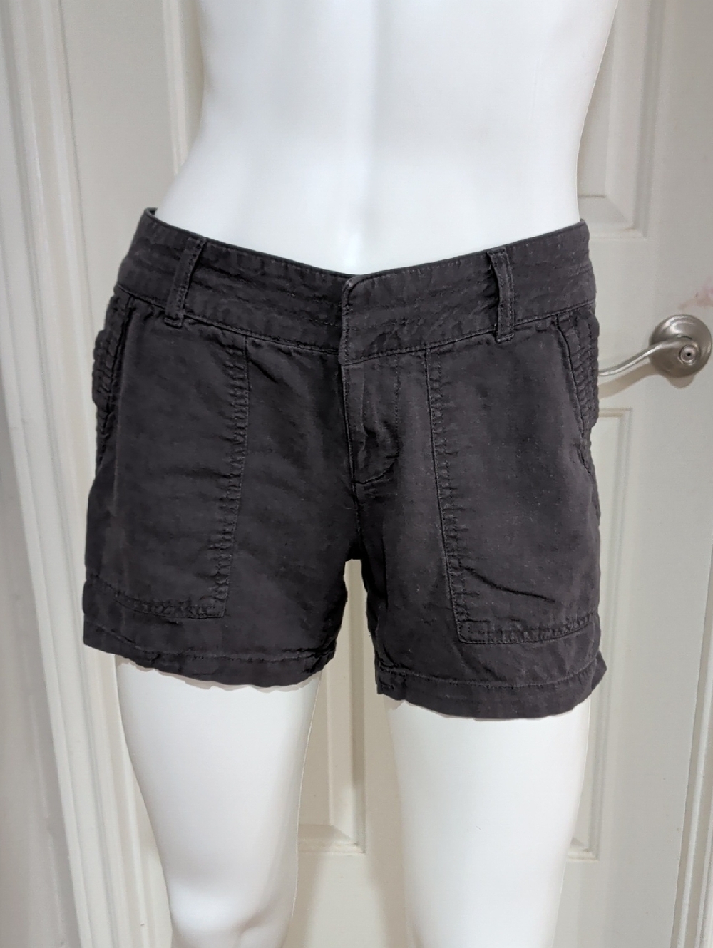 Apt. 9 Modern Dark Charcoal Utility Pocket Shorts Women's 2